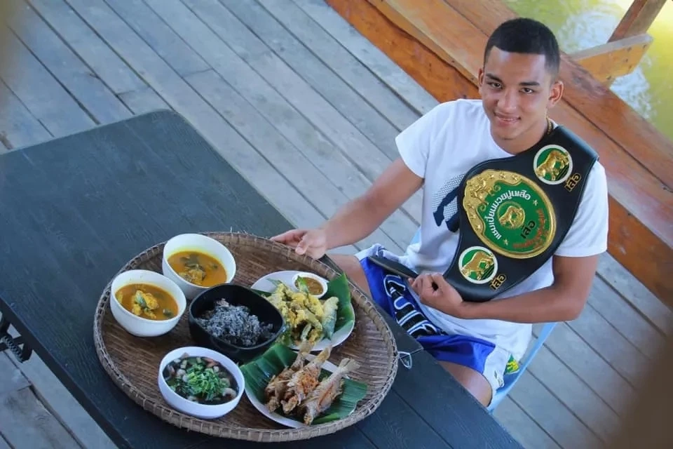 ค่ายยืนยัน "ฉลามเสือ" นักมวยไทยชื่อดัง เสียชีวิตแล้วอย่างสงบในวัย 21 ปี