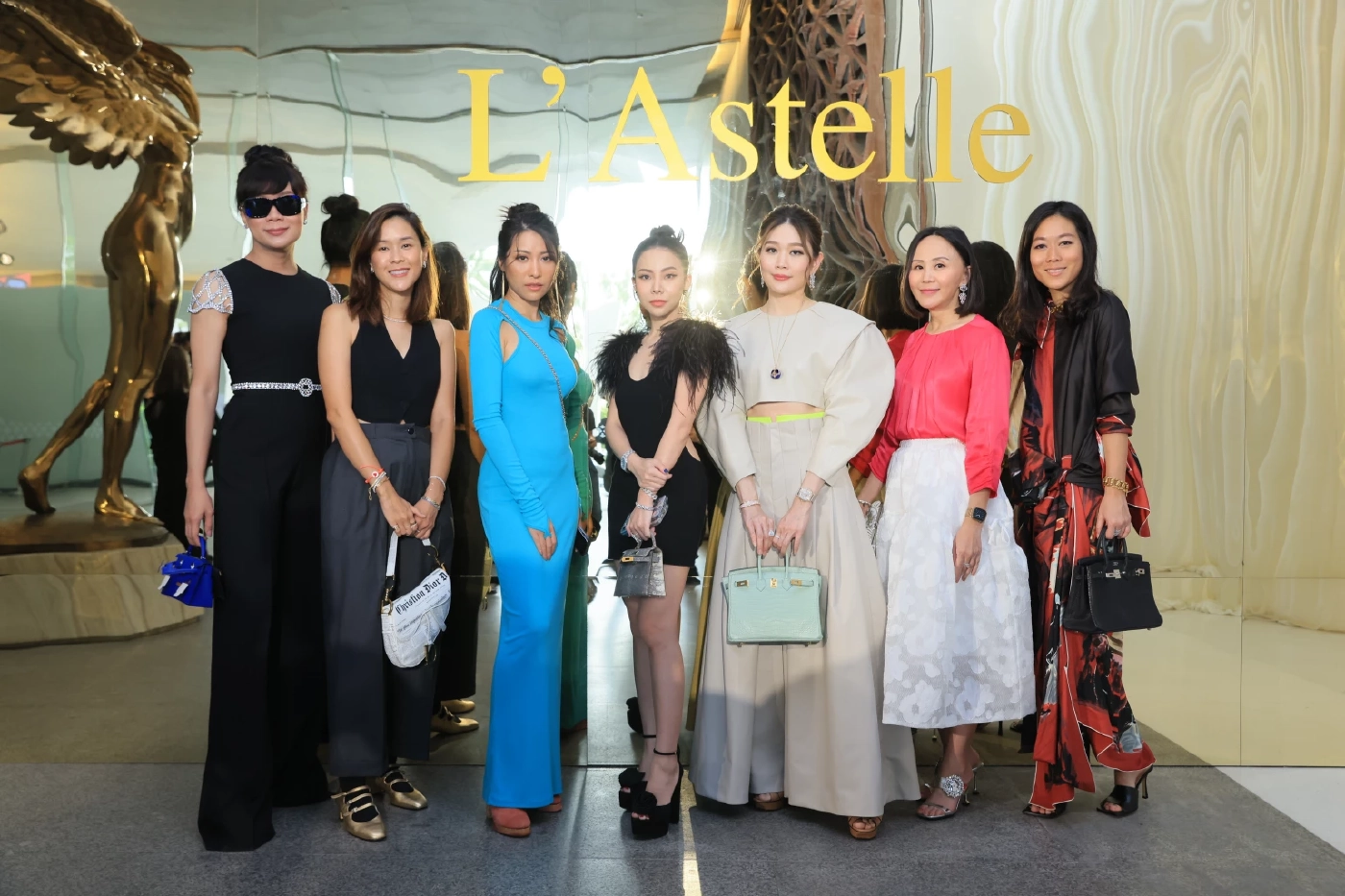 สองใหญ่ อินศรีเชียงใหม่, อุราภา มาลีนนท์, เบญจวรรณ บวรวิศิษฎ์กุล, อุทุมพร จุลอุทัย, พญ.ณัฐฐามณี สิริภคพันธ์, อภิชา เลาหพงศ์ชนะ, ธีรวัลคุ์ เตชะอุบล (1)