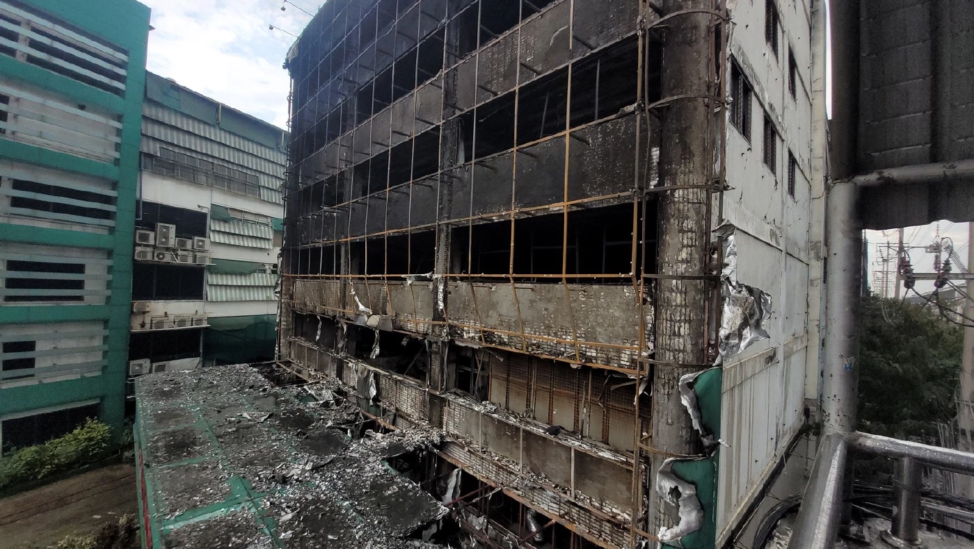 พฐ.ลงพื้นที่ตรวจอาคาร โรงงาน "แอโรซอฟ" ยังไม่สรุปสาเหตุเพลิงไหม้