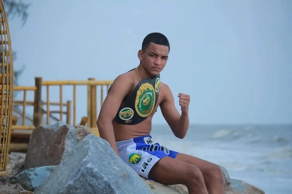 ค่ายยืนยัน "ฉลามเสือ" นักมวยไทยชื่อดัง เสียชีวิตแล้วอย่างสงบในวัย 21 ปี