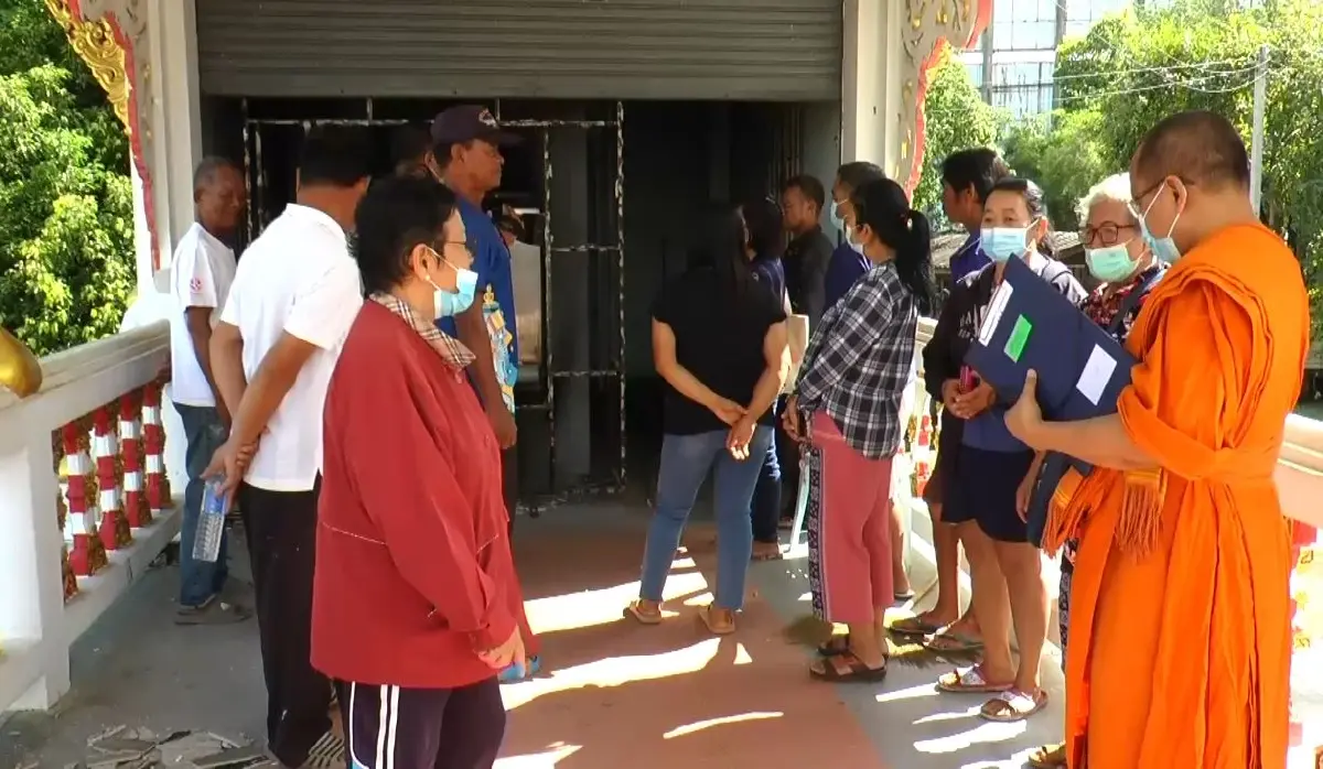 ชาวบ้านฮือไล่ "เจ้าอาวาส" ตบไวยาวัจกร รื้อเตาเผาศพกินเงินวัด