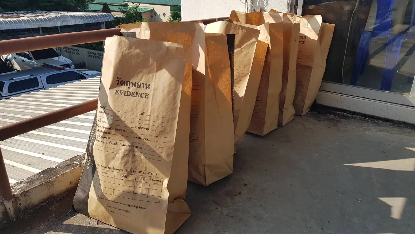 ของกลางรถยนต์และยาเสพติดที่จับกุมไว้ได้