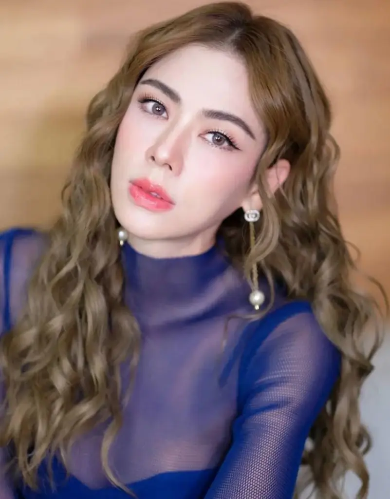 ลอยกระทงเป็นเหตุ คุณแม่ลูกสอง “เอ๋ พรทิพย์ สกิดใจ” เกิดอุบัติเหตุจนได้