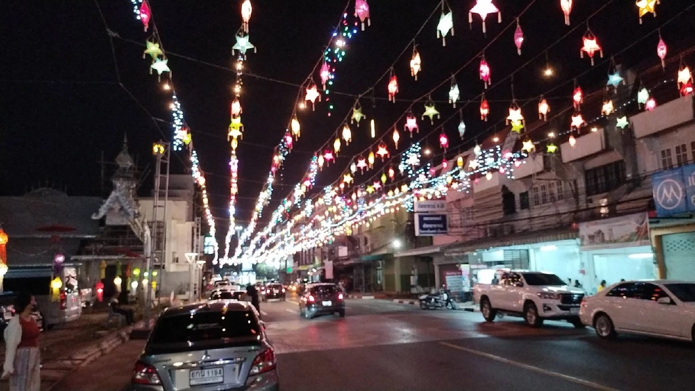 พาชม! ประเพณี “ล่องสะเปาจาวละกอน” หนึ่งเดียวในโลก งดงามตระการตา (มีคลิป)