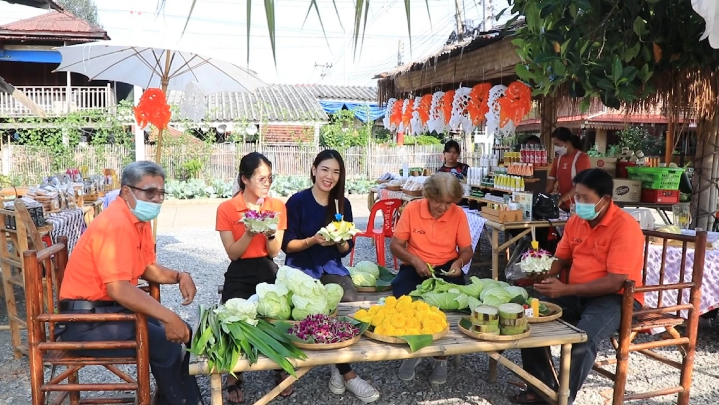 ไอเดียเก๋ ทำ “กระทงกะหล่ำปลี” สร้างรายได้เสริมชุมชน