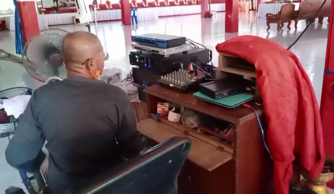 หนวกหู! หนุ่มโวยพระเปิดเพลงเสียงดัง ทำนอนไม่หลับ  (มีคลิป)