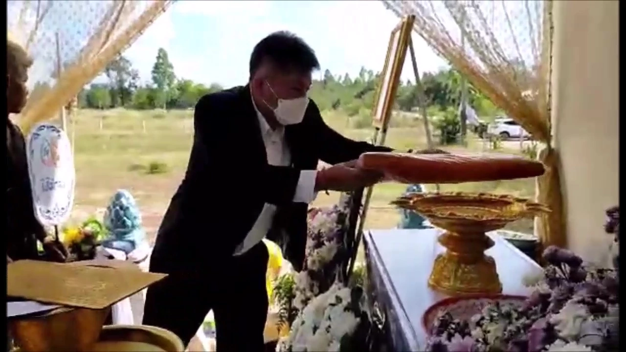 เผาแล้ว "หนุ่มวิศวกร" อบต.นากลาง ด้าน นายกเทศมนตรีฯ เผย พร้อมโดนตรวจสอบ