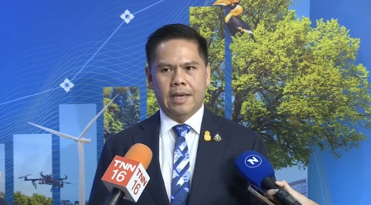 วราวุธ  ศิลปอาชา  หัวหน้าพรรคชาติไทยพัฒนา และรมว.ทรัพยากรธรรมชาติและสิ่งแวดล้อม 