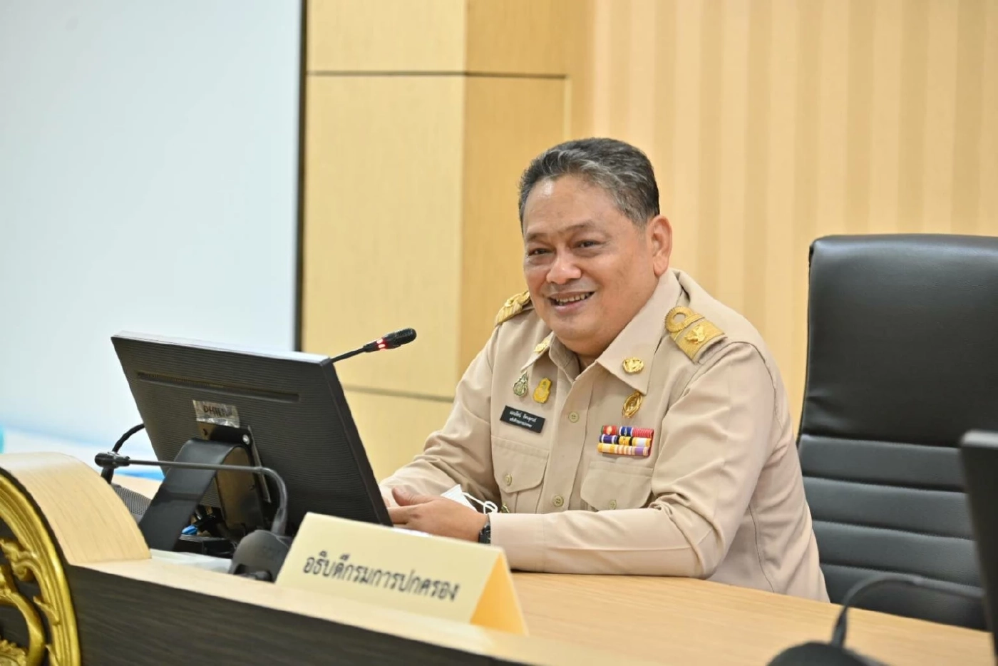 นายแมนรัตน์ รัตนสุคนธ์ อธิบดีกรมการปกครอง