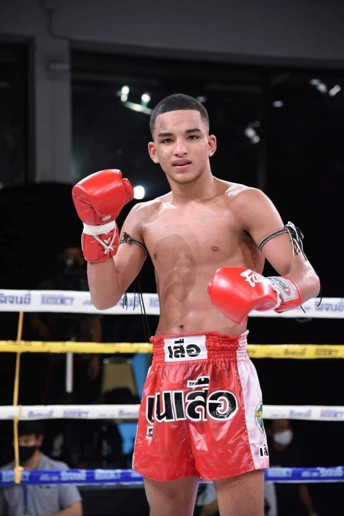 ค่ายยืนยัน "ฉลามเสือ" นักมวยไทยชื่อดัง เสียชีวิตแล้วอย่างสงบในวัย 21 ปี