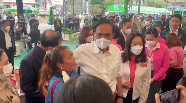 “บิ๊กตู่” ย้ำ ชาวเพชรบูรณ์! จงภูมิใจอยู่ในแผ่นดินไทย เลิกแบ่งสี