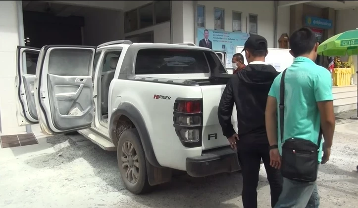 ลุงเครียดถูกฟ้องยึดที่ดิน ขับรถขนถังน้ำมันจุดไฟ พุ่งชน สนง.บังคับคดี