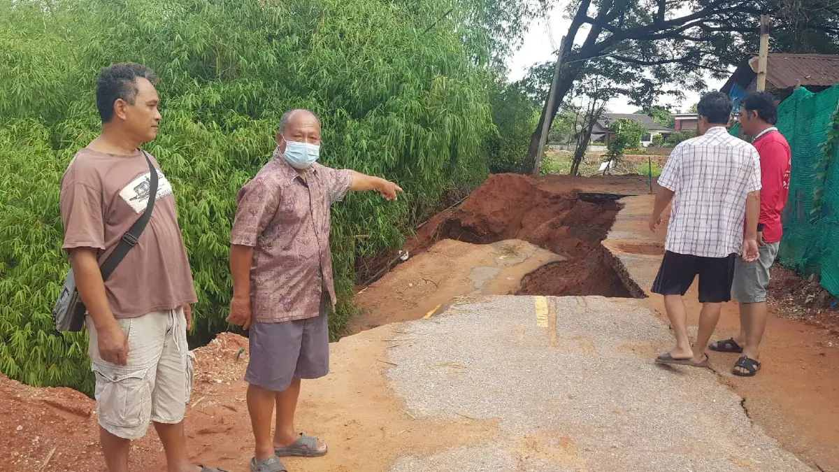 ชาวบ้านผวา! ถนนริมน้ำชีทรุดตัว-ถล่ม หวั่นถึงตัวบ้าน