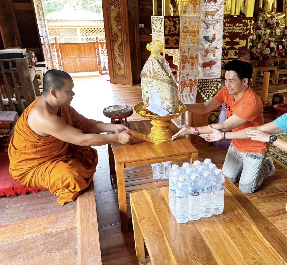 หมอสอง นพ.นพรัตน์ รัตนวราห