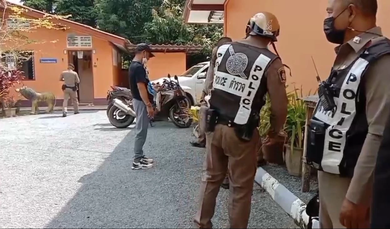 หนุ่มใหญ่สุดช้ำ! แฟนหนุ่มพากิ๊กสาวเข้าม่านรูด จะตบสั่งสอนแต่เจอปืนขู่