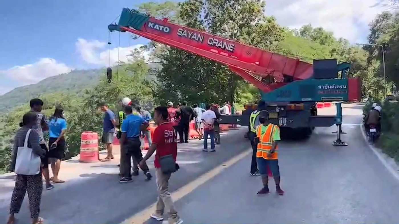 กระบะเบรกแตกพุ่งตกเขา "ผาเกิ้ง" คนขับรอดตายปาฏิหาริย์