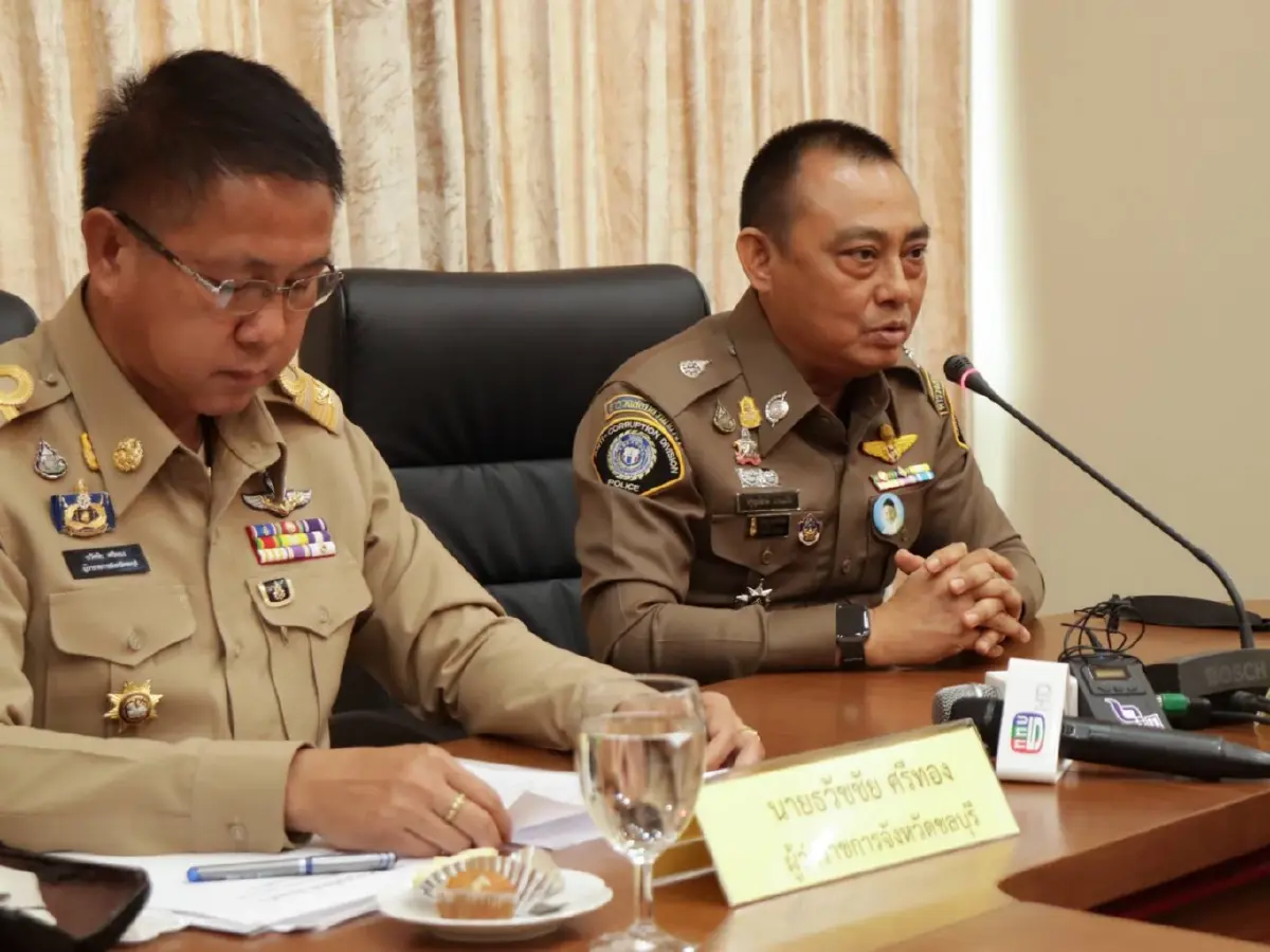 “ป.เอี่ยว” ปลัดอำเภอสัตหีบ มอบตัวคดีเอี่ยวรับสินบนพูลวิลล่า
