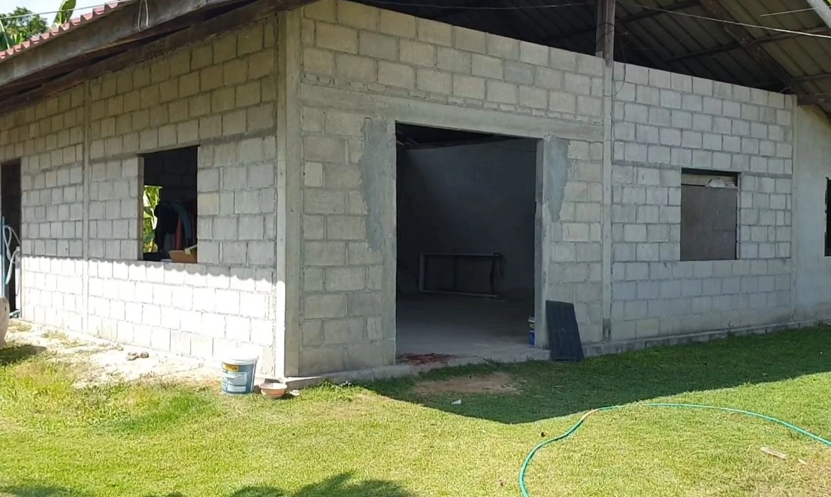 เจ็บทั้งคู่! หนุ่มตามง้อแฟน เจออยู่กับชายใหม่ คว้าลูกซองยิง แต่ถูกยิงสวน