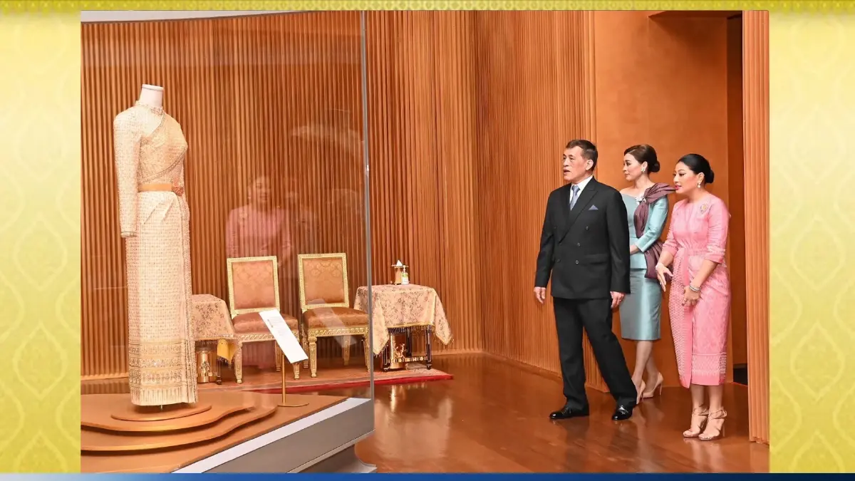 ในหลวง พระราชินี ทรงเปิดนิทรรศการ “สิริราชพัสตราบรมราชินีนาถ”