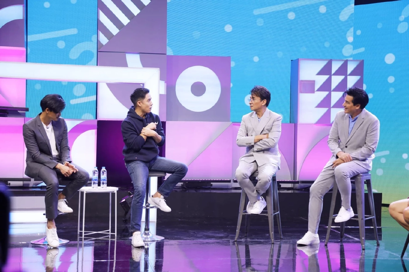 รายการ โต๊ะแชร์มหาชน 