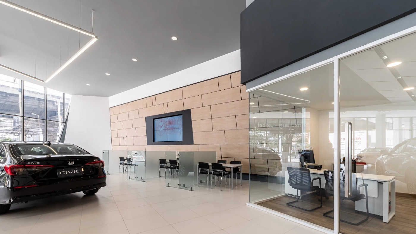 แฟลกชิปโชว์รูมรถยนต์ ‘ซัมมิท ฮอนด้า ออโตโมบิล’