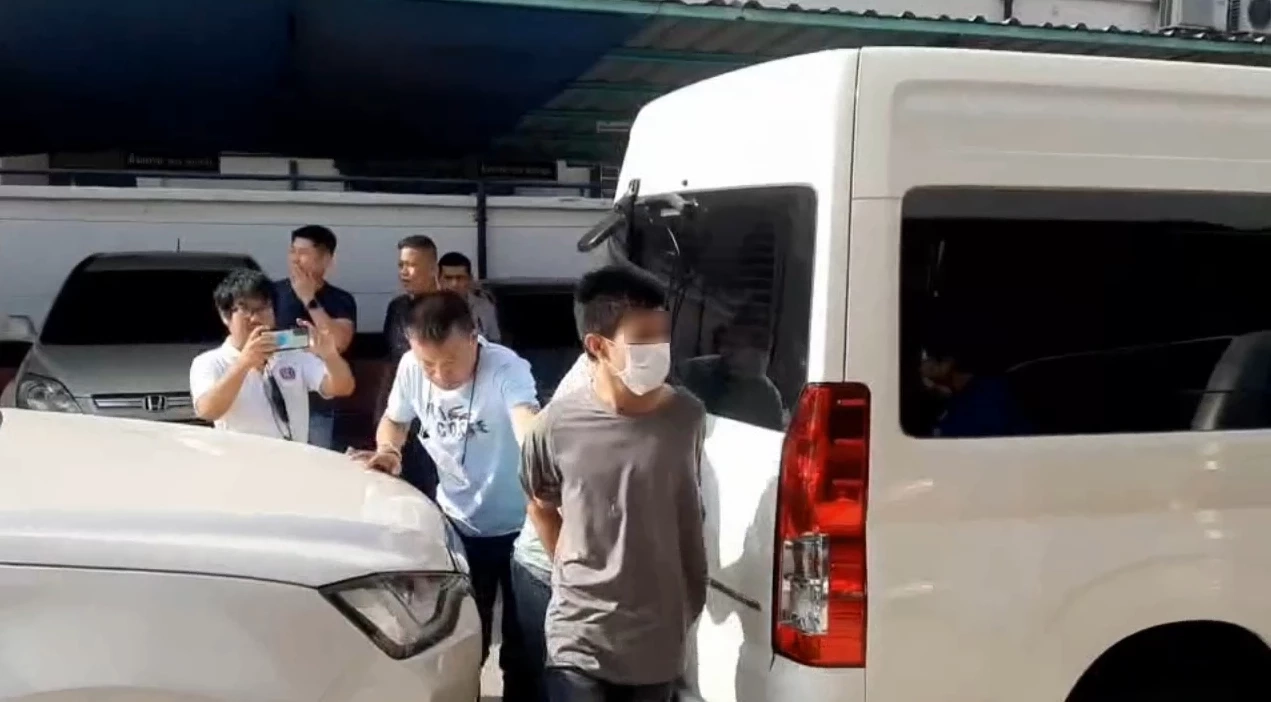 มือปืนใช้อาวุธสงครามกราดยิงคู่อริ