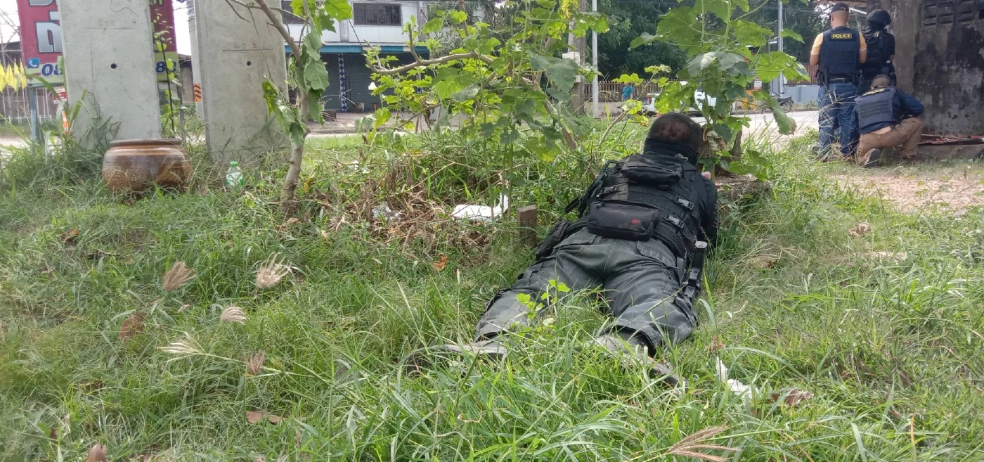 เจ้าที่เฝ้าปิดล้อมรอการเจรจา