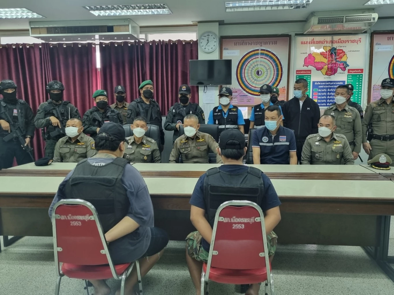 จับลูกชายอดีตกำนันดังราชบุรี ฉุนถูกขับแซง รัวยิงกระบะ ดับ 1 เจ็บ 2