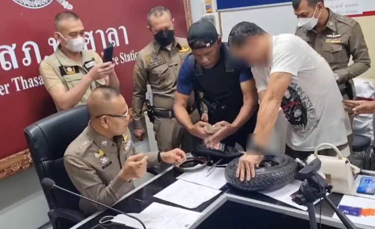 ตำรวจบุกจับ "หวี ท่าหลา" พ่อค้ายารายใหญ่ เจอยาบ้า-เงินล้าน ซุกล้อรถ จยย.