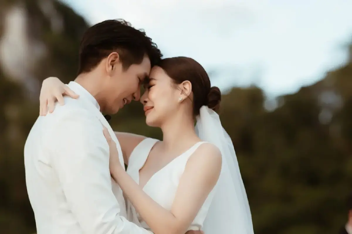 เก็บตกภาพบรรยากาศ “โบวี่ อัฐมา” จัดงานแต่งริมเขา คนบันเทิงร่วมยินดี