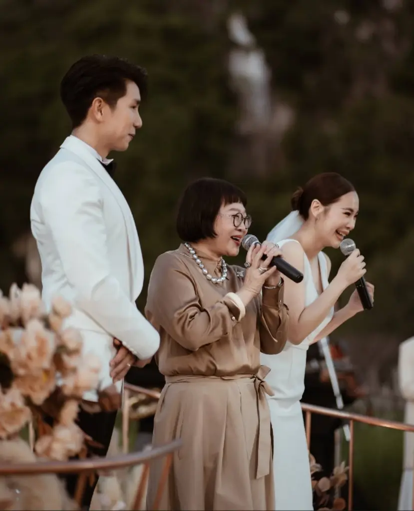 เก็บตกภาพบรรยากาศ “โบวี่ อัฐมา” จัดงานแต่งริมเขา คนบันเทิงร่วมยินดี