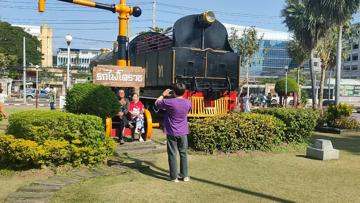 ขบวนรถไฟสถานีโคราชแน่น ปชช.แห่กลับภูมิลำเนา ฉลองปีใหม่ 2566
