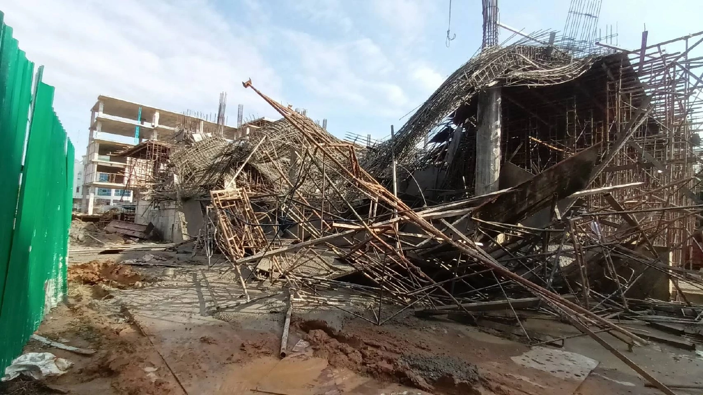 ตึกการไฟฟ้าส่วนภูมิภาคเขต 2 ถล่ม ทับคนงานก่อสร้างดับ 1 เจ็บ 1 ราย