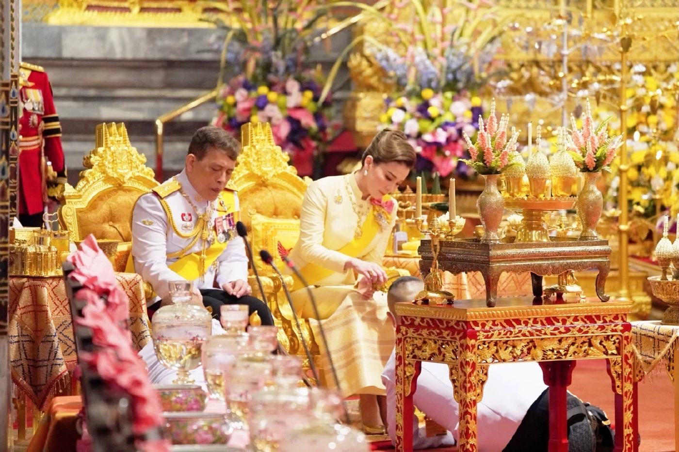 ในหลวง เสด็จฯ ไปในการพระราชพิธีทรงบำเพ็ญพระราชกุศลทักษิณานุปทาน วันคล้ายวันพระบรมราชสมภพ ร.๙