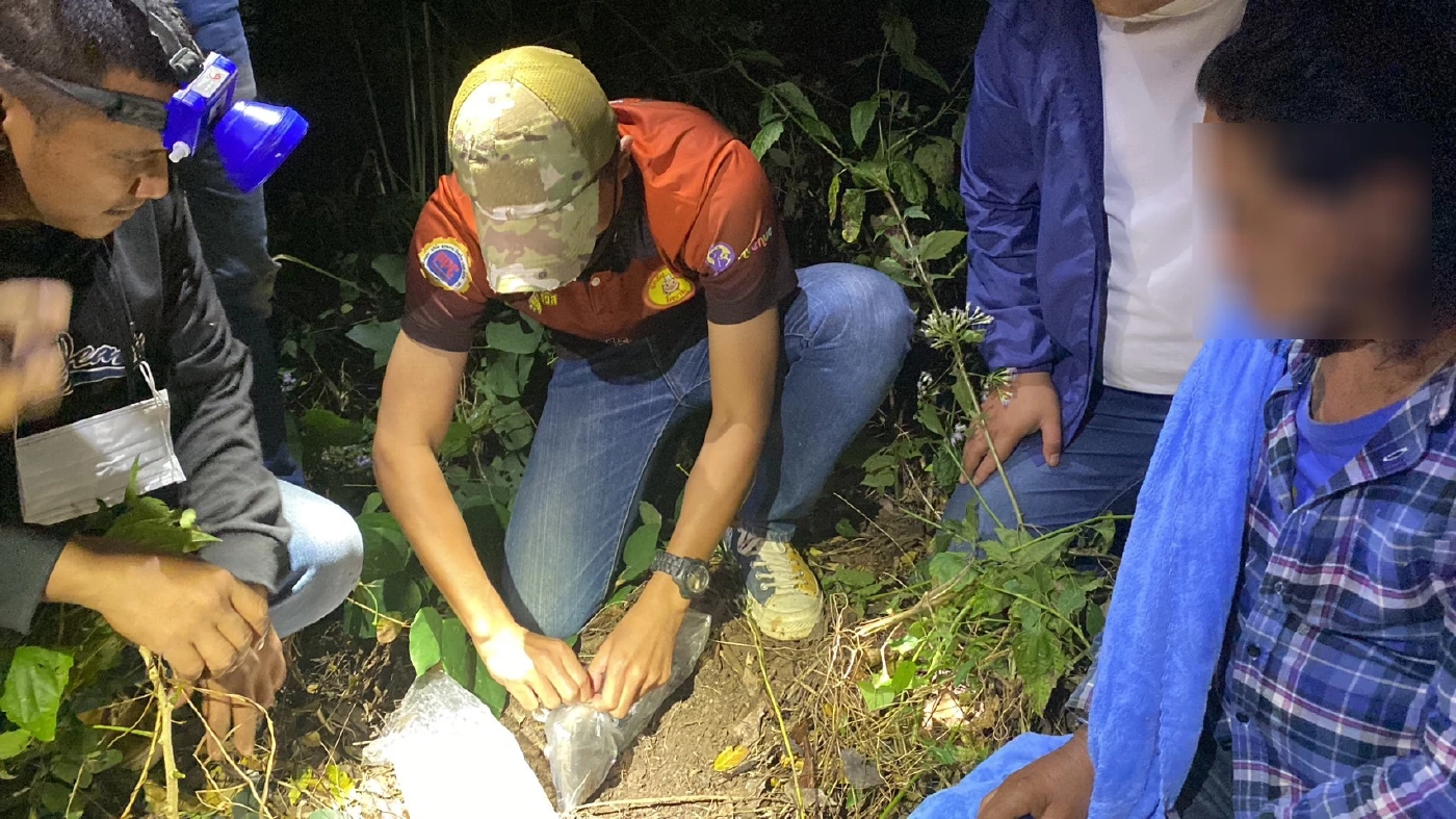 ฆาตรกรโหด พาเจ้าหน้าที่ไปค้นหาอาวุธปืนที่ก่อเหตุ