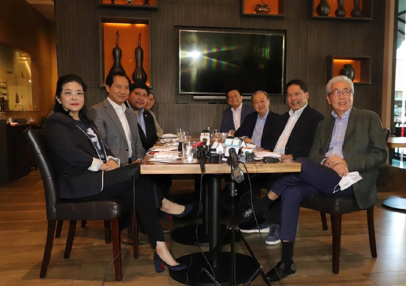 "สุดารัตน์ - สมคิด" จับมือเป็นพันธมิตร ยืนยัน ไม่ควบรวม 2 พรรค