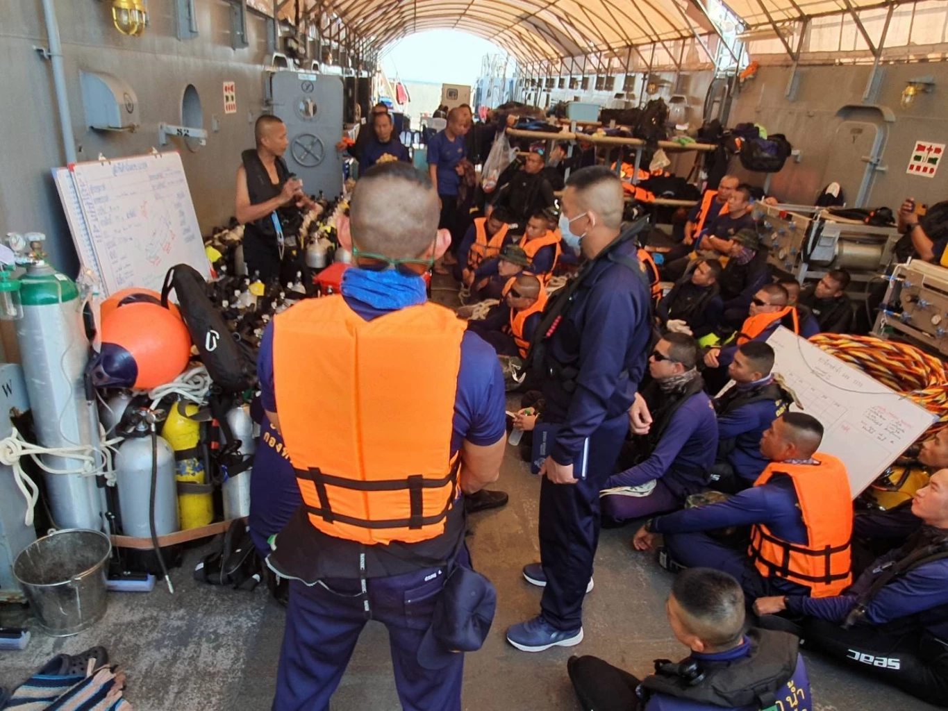 ทร.สรุปผลค้นหากำลังพล "รล.สุโขทัย" วันที่ 6 วันเดียวพบ 6 ร่าง เร่งค้นหาอีก 17