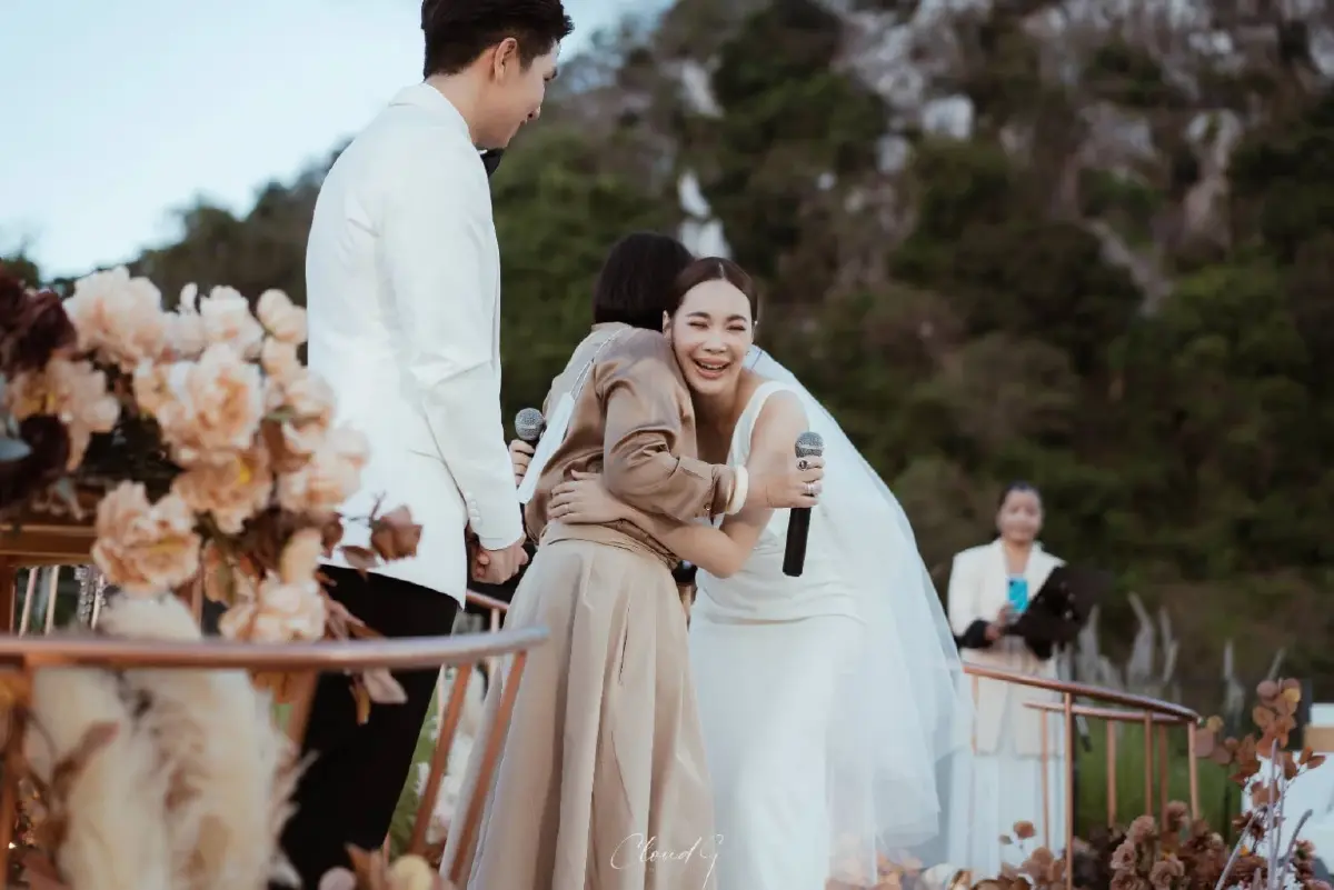 เก็บตกภาพบรรยากาศ “โบวี่ อัฐมา” จัดงานแต่งริมเขา คนบันเทิงร่วมยินดี