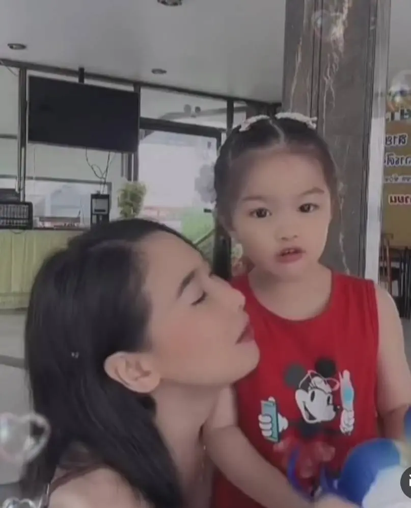 กุ้งพลอย กนิษฐรินทร์