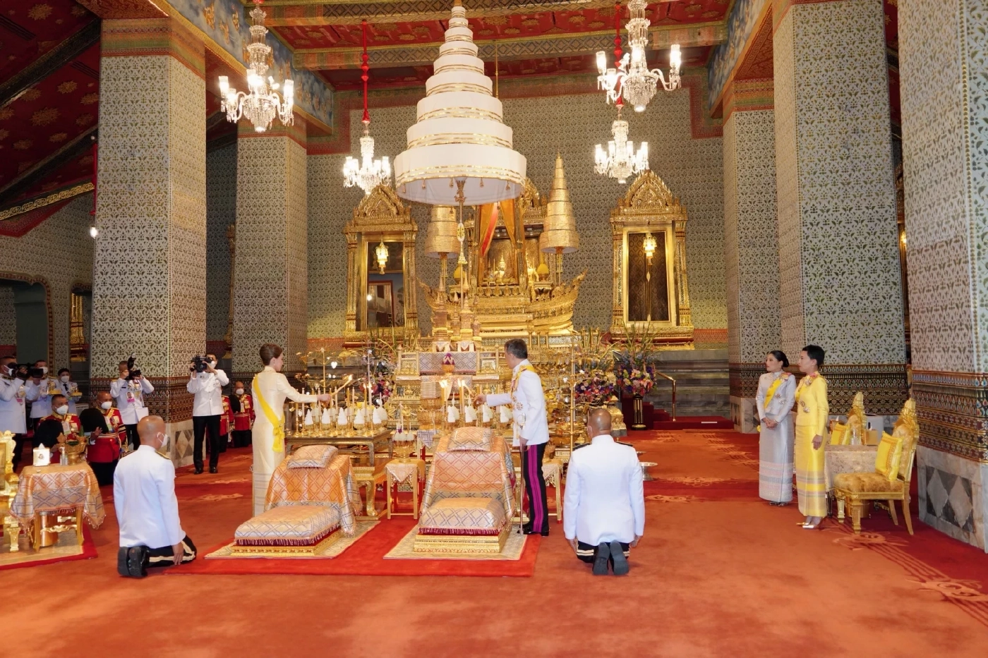 ในหลวง เสด็จฯ ไปในการพระราชพิธีทรงบำเพ็ญพระราชกุศลทักษิณานุปทาน วันคล้ายวันพระบรมราชสมภพ ร.๙