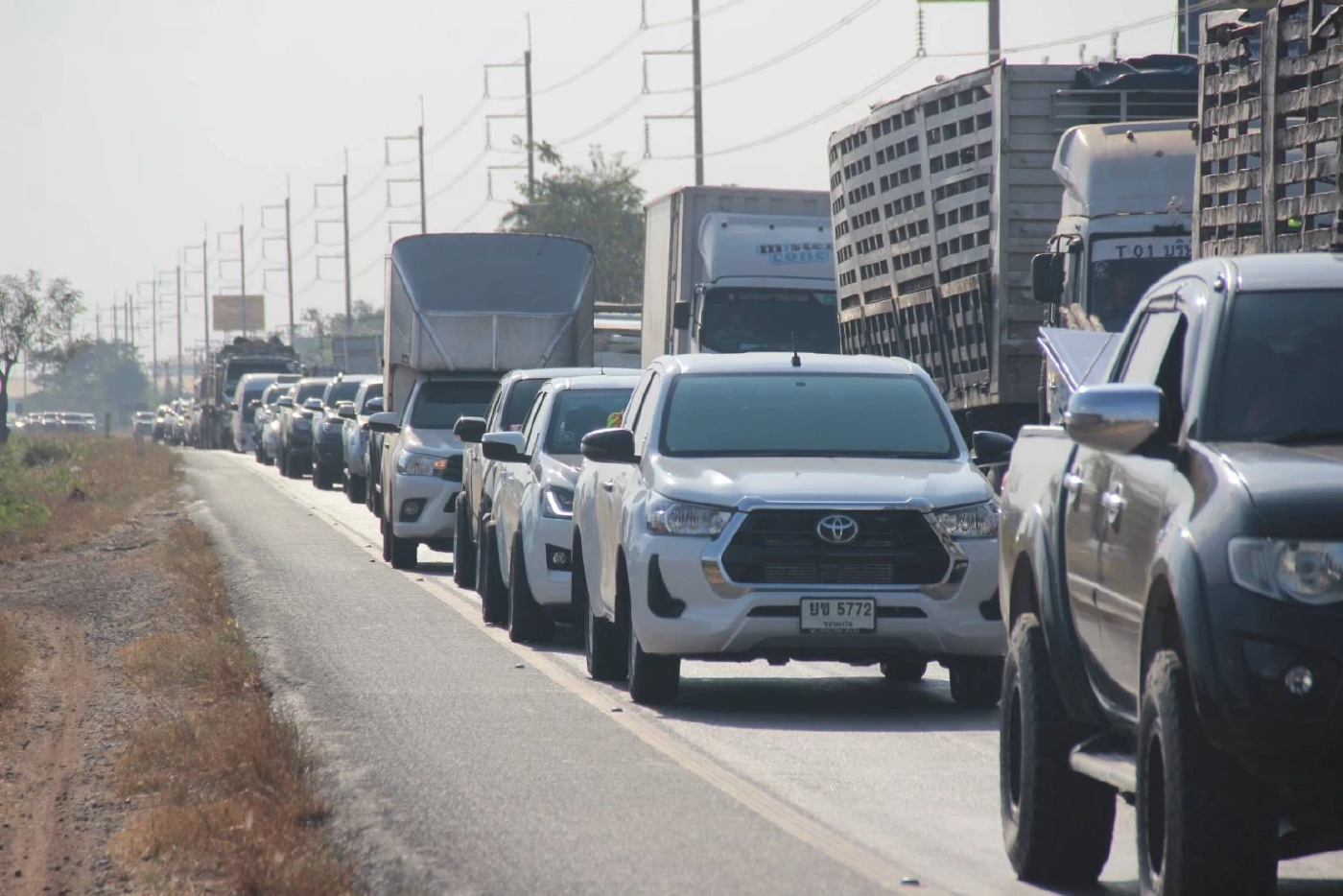 "ถนนมิตรภาพ" แก่งคอย-มวกเหล็ก รถติดหนึบ คนแห่กลับ ตจว. ช่วงปีใหม่