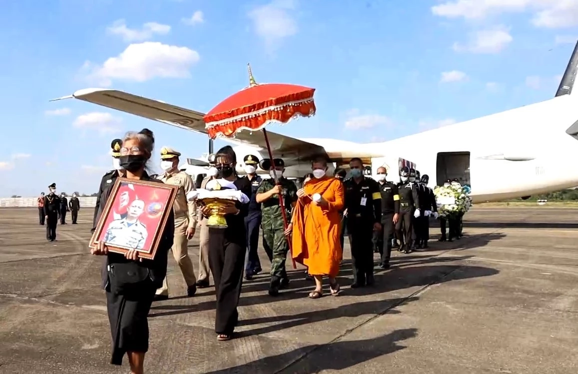 เคลื่อนร่าง "จ.อ.บุญเลิศ ทองทิพย์" กำลังพล "ร.ล.สุโขทัย" ส่งมาตุภูมิ