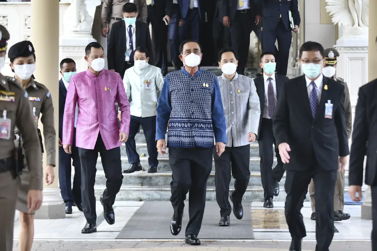 “นายกฯ” นำประชุม ครม. “บิ๊กป้อม” ยิ้มรับ “มิ่งขวัญ” สังกัด พปชร.