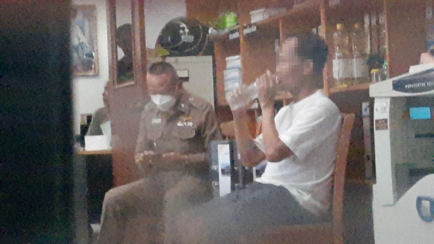 หนุ่มใหญ่ที่ก่อเหตุตีหัวเซียนพระแล้วใช้อึราดซ้ำ