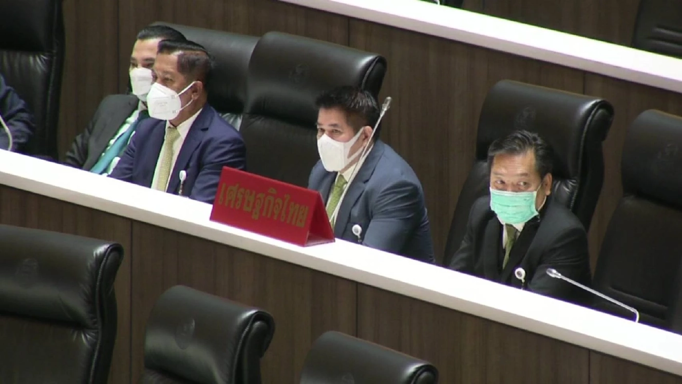 ร.อ.ธรรมนัส พรหมเผ่า  ส.ส.พรรคเศรษฐกิจไทย เข้าร่วมประชุมสภา 