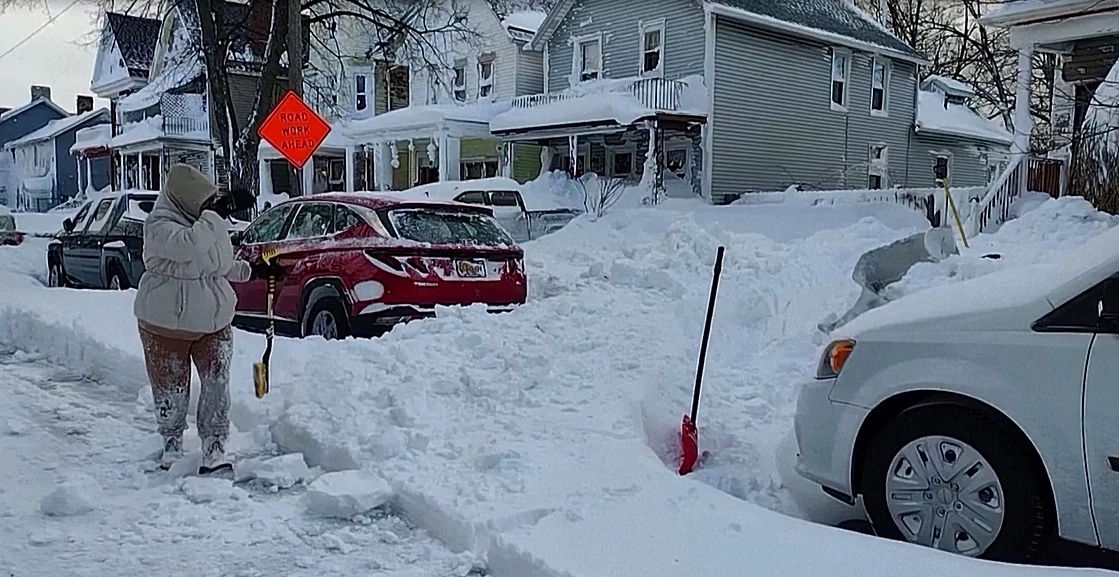 หนาวสุดขั้วในสหรัฐฯ คร่าชีวิต 37 ราย รัฐนิวยอร์กอ่วมหิมะท่วมสูง