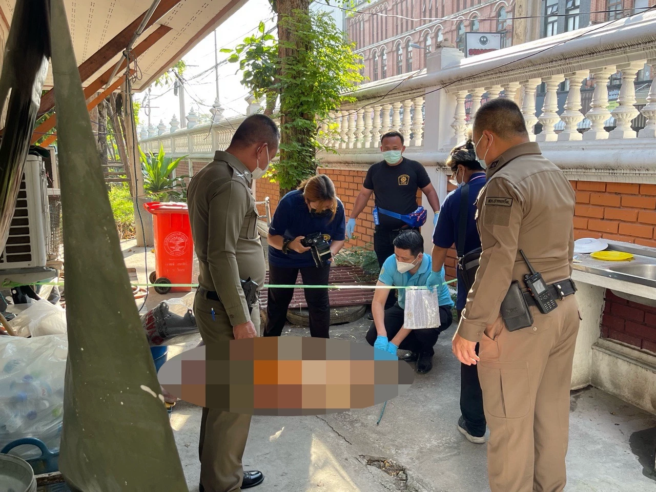 เศร้า! พระวัดดังเมืองทอง ป่วยปฎิบัติกิจสงฆ์ได้ไม่เต็มที่ คิดสั้นผูกคอดับ