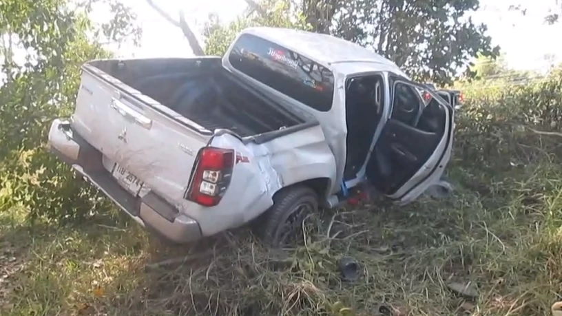 หนุ่มสุรินทร์พาญาติหมั้นสาวนครพนม ขากลับรถเสยต้นไม้ ดับคาที่ 1 เจ็บระนาว