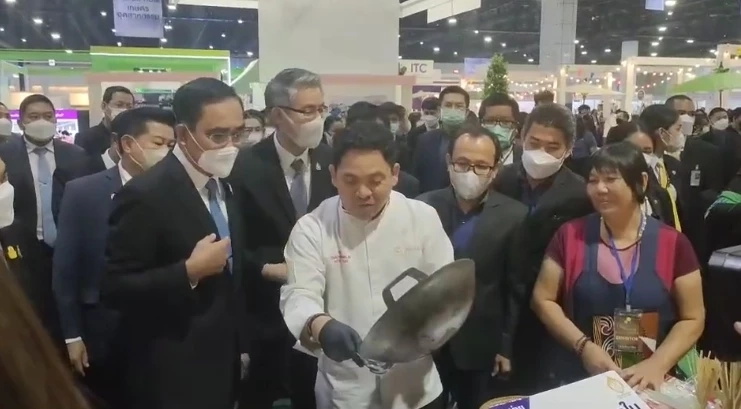 “บิ๊กตู่” ปลุก ปชช. ร่วมมือ รบ. เดินหน้าประเทศ ย้ำ คนไทยต้องรักกัน