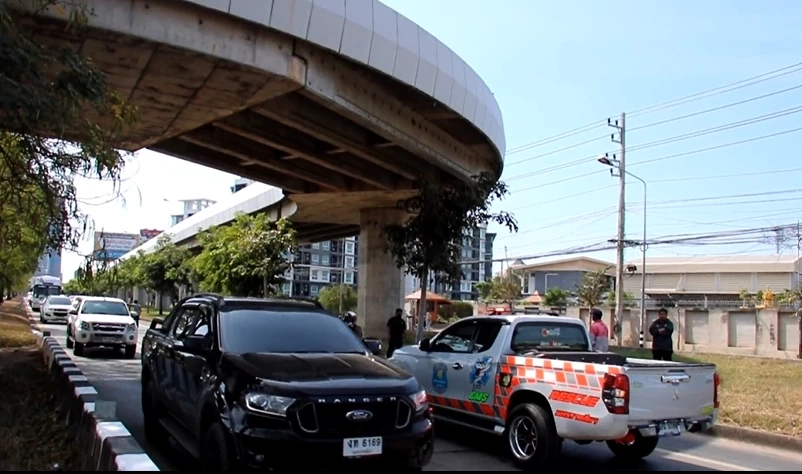 สลด! ส.ต.ซิ่ง จยย. ส่งขนมเป็นรายได้เสริม เสียหลักร่วงเกือกม้า กระแทกพื้นดับ